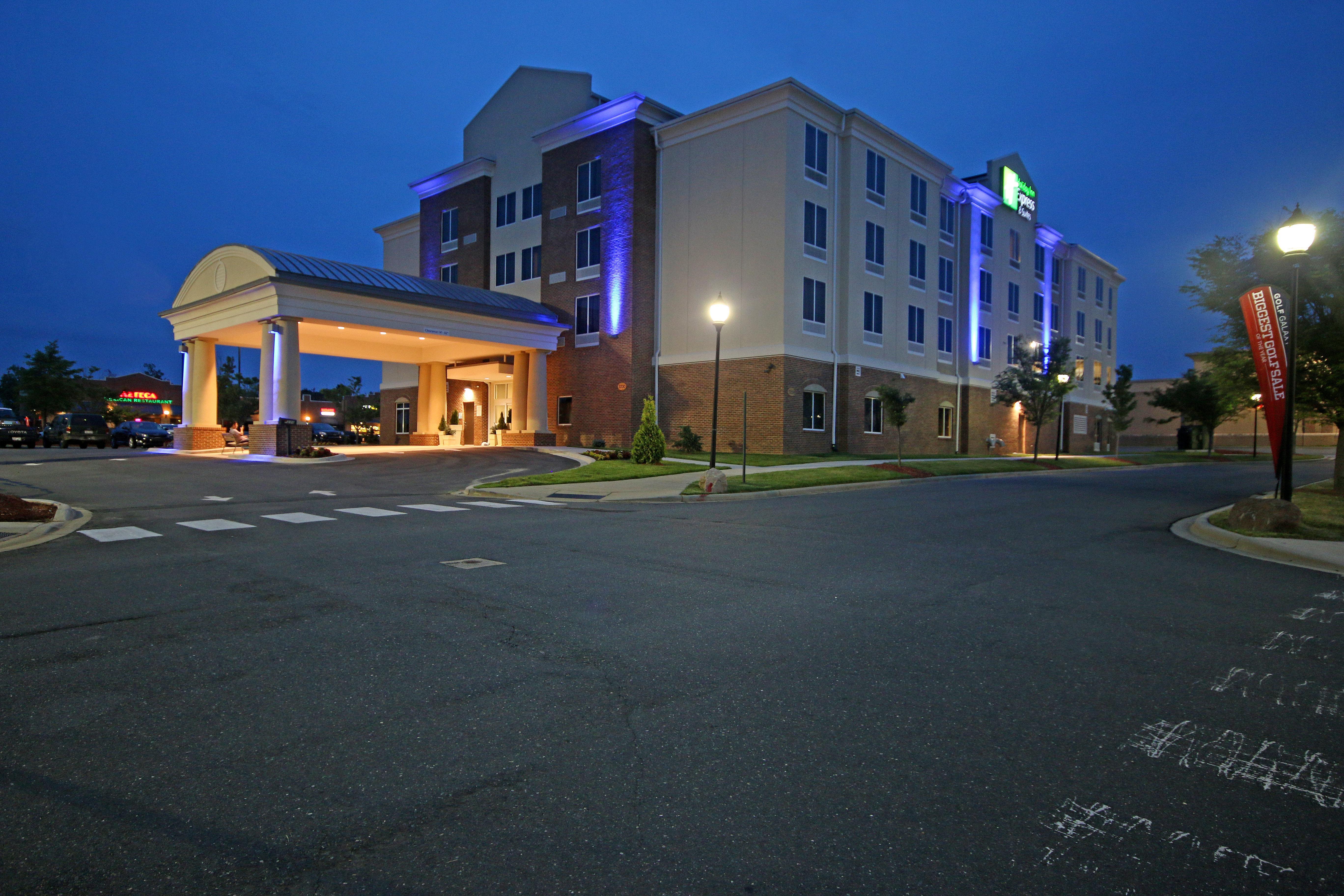 Holiday Inn Express & Suites Charlotte North By Ihg Exterior foto